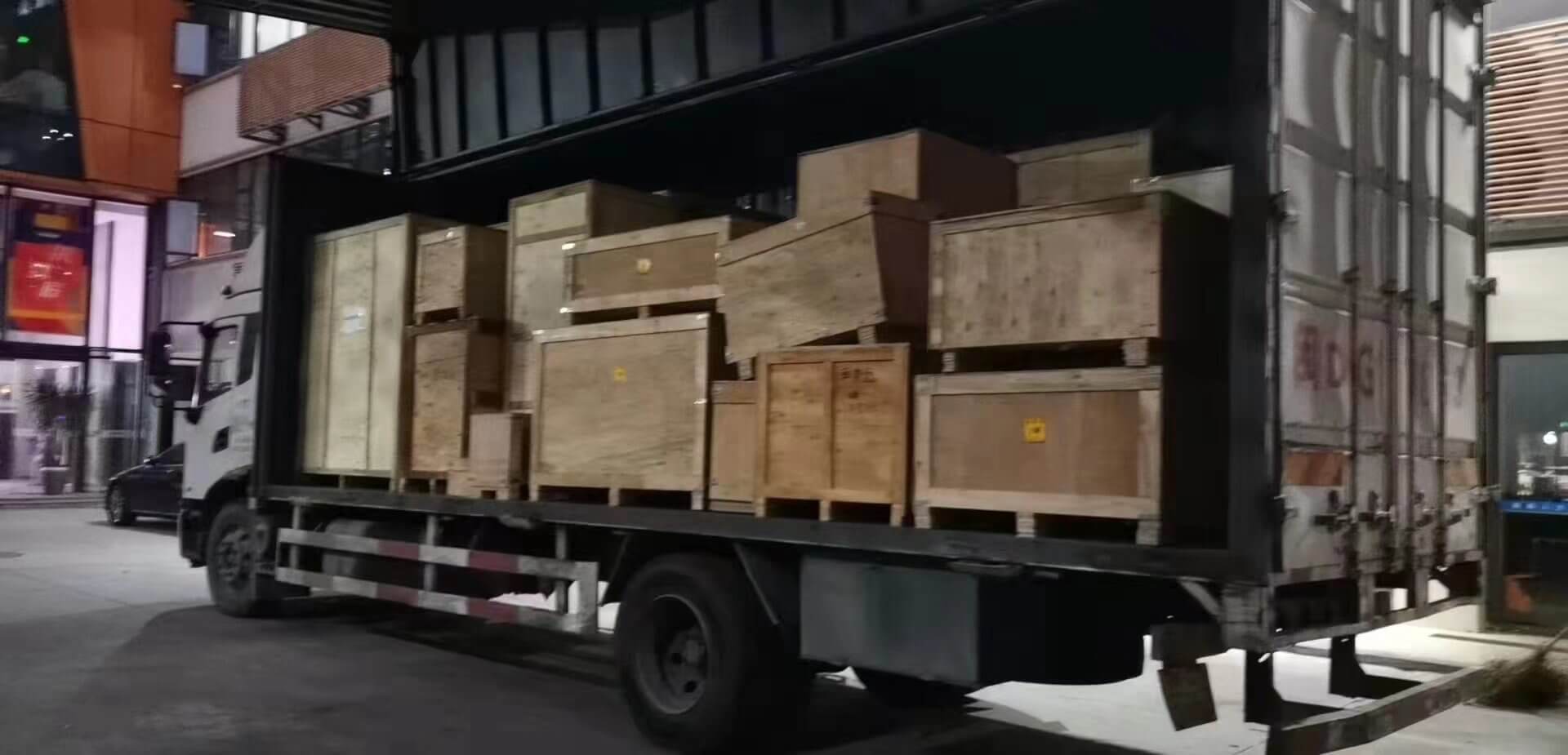 dwa kontenery maszyn komórkowych w torebkach wysyłamy do USA